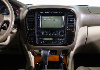 Подержанный автомобиль Toyota Land Cruiser Suv 2002 года (14 фото)