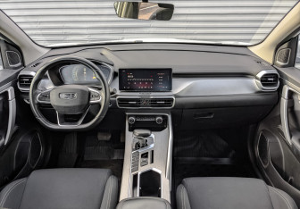 Подержанный автомобиль Geely Coolray 2023 года (14 фото)