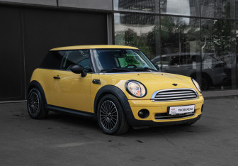 Подержанный автомобиль MINI Hatch 2007 года (3 фото)