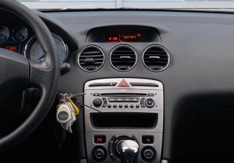 Подержанный автомобиль Peugeot 308 Hatchback 2009 года (12 фото)