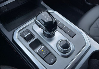 Подержанный автомобиль JAC T9 2024 года (16 фото)