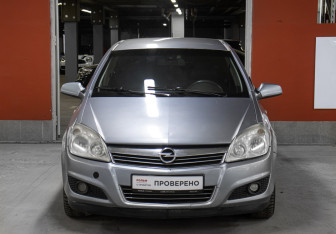 Подержанный автомобиль Opel Astra Sedan 2007 года (2 фото)