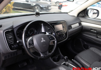 Подержанный автомобиль Mitsubishi Outlander 2014 года (10 фото)