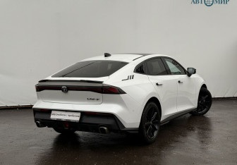 Подержанный автомобиль Changan UNI-V 2023 года (5 фото)