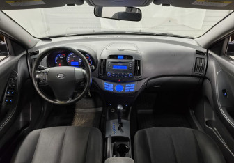 Подержанный автомобиль Hyundai Elantra Sedan 2008 года (12 фото)