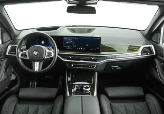 Подержанный автомобиль BMW X5 2023 года (12 фото)