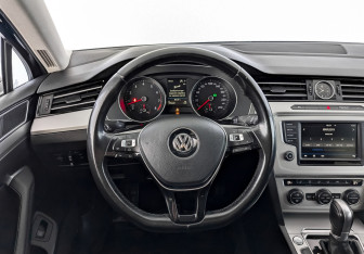 Подержанный автомобиль Volkswagen Passat Wagon 2016 года (22 фото)