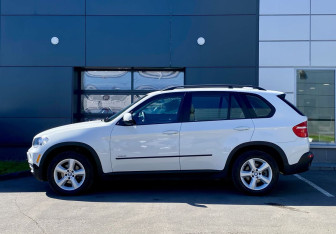 Подержанный автомобиль BMW X5 2008 года (8 фото)