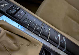 Подержанный автомобиль Porsche Macan 2014 года (27 фото)