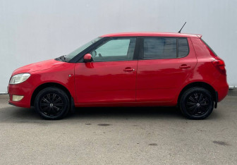 Подержанный автомобиль Skoda Fabia Hatchback 2013 года (8 фото)