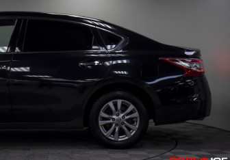 Подержанный автомобиль Nissan Teana 2014 года (23 фото)