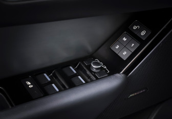 Подержанный автомобиль Land Rover Range Rover Velar 2019 года (19 фото)