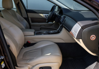 Подержанный автомобиль Jaguar XF Sedan 2014 года (12 фото)