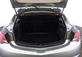 Подержанный автомобиль Opel Astra Hatchback 2012 года (10 фото)