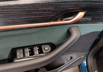 Подержанный автомобиль Geely Monjaro 2023 года (15 фото)