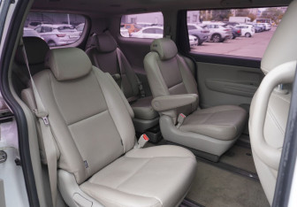 Подержанный автомобиль Kia Carnival 2018 года (13 фото)