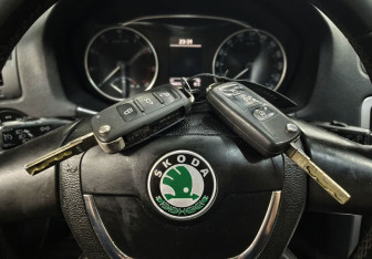 Подержанный автомобиль Skoda Octavia Liftback 2010 года (15 фото)