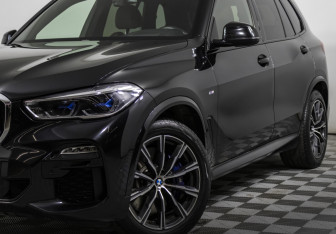 Подержанный автомобиль BMW X5 2019 года (2 фото)