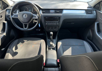Подержанный автомобиль Skoda Rapid Liftback 2015 года (11 фото)