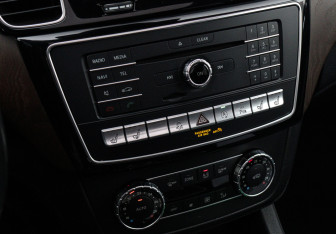 Подержанный автомобиль Mercedes-Benz GLE 2016 года (24 фото)