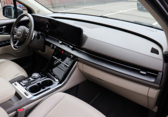 Подержанный автомобиль Kia Carnival 2021 года (8 фото)