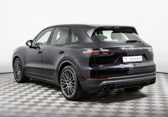 Подержанный автомобиль Porsche Cayenne 2020 года (7 фото)