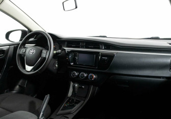 Подержанный автомобиль Toyota Corolla Sedan 2014 года (5 фото)