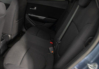 Подержанный автомобиль Kia Rio Hatchback 2013 года (11 фото)