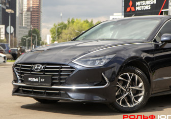 Подержанный автомобиль Hyundai Sonata 2021 года (16 фото)