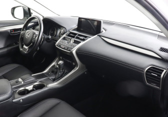 Подержанный автомобиль Lexus NX 2020 года (10 фото)