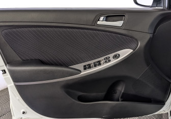 Подержанный автомобиль Hyundai Solaris Sedan 2014 года (19 фото)