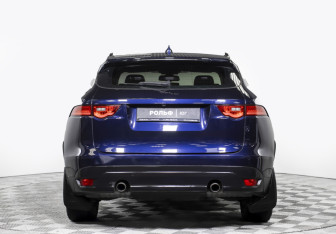 Подержанный автомобиль Jaguar F-Pace 2017 года (6 фото)