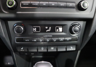 Подержанный автомобиль Skoda Rapid Liftback 2014 года (20 фото)