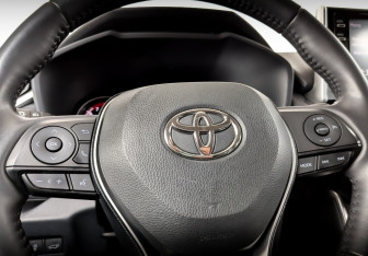 Подержанный автомобиль Toyota RAV4 2020 года (26 фото)