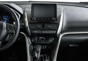 Подержанный автомобиль Mitsubishi Eclipse Cross 2021 года (8 фото)