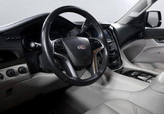 Подержанный автомобиль Cadillac Escalade Suv 2019 года (14 фото)