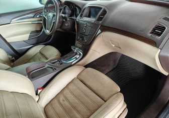 Подержанный автомобиль Opel Insignia Wagon 2011 года (11 фото)