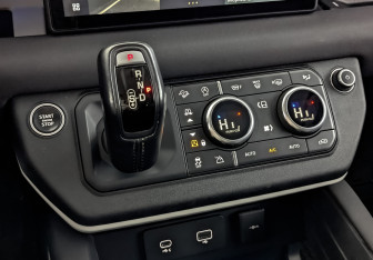 Подержанный автомобиль Land Rover Defender Suv 2020 года (21 фото)