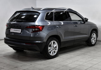 Подержанный автомобиль Skoda Karoq 2020 года (5 фото)