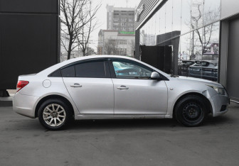 Подержанный автомобиль Chevrolet Cruze Sedan 2011 года (4 фото)