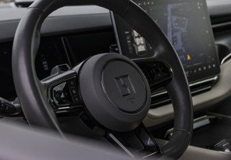 Подержанный автомобиль Zeekr 009 2023 года (12 фото)