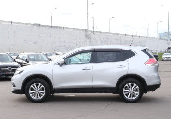 Подержанный автомобиль Nissan X-Trail 2015 года (8 фото)
