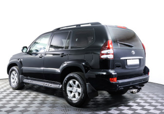 Подержанный автомобиль Toyota Land Cruiser Prado 2007 года (7 фото)