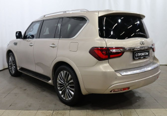 Подержанный автомобиль Infiniti QX80 2018 года (6 фото)