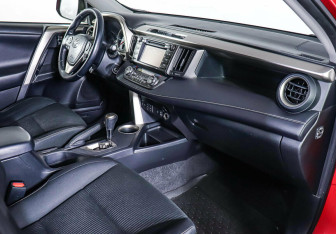 Подержанный автомобиль Toyota RAV4 2013 года (9 фото)