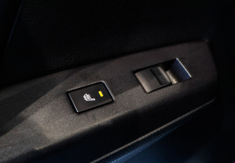 Подержанный автомобиль Toyota RAV4 2015 года (12 фото)