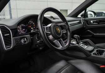 Подержанный автомобиль Porsche Cayenne 2020 года (16 фото)