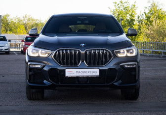 Подержанный автомобиль BMW X6 2021 года (2 фото)