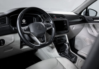 Подержанный автомобиль Volkswagen Tiguan 2020 года (14 фото)
