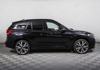 Подержанный автомобиль BMW X1 2019 года (4 фото)